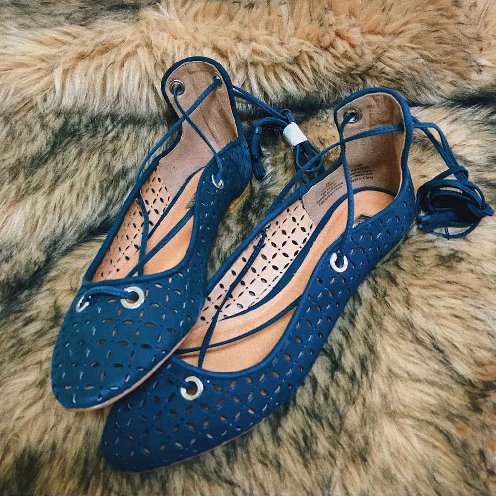Halogen Perforated Lace Pointed Flats